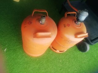 Barbacoa Gas 3 Fuegos + 2 Bombonas