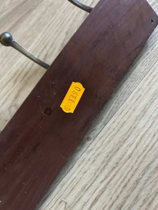 Perchero de madera con 4 ganchos dobles