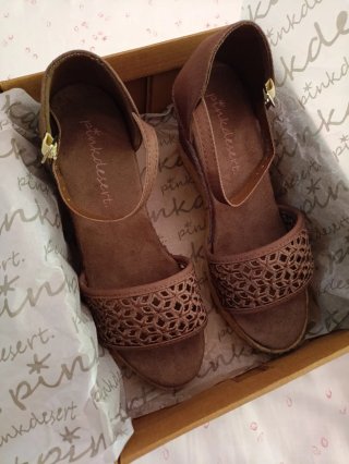 Sandalias cuña Pink Desert marrones