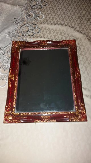 Specchio vintage con cornice decorata
