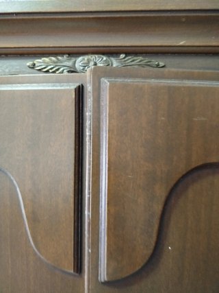Armario antiguo de madera