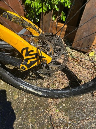 Lapierre doble suspensión con componentes Shimano