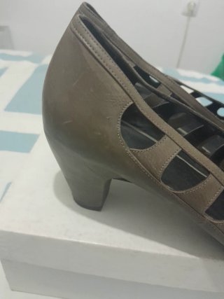 Zapatos salón Vialis marrones