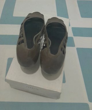 Zapatos salón Vialis marrones