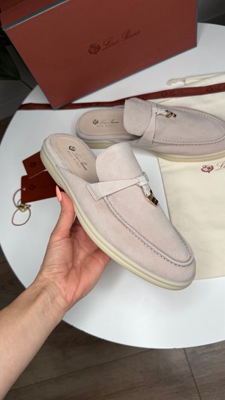 Mocasines Loro Piana Beige y Dorados