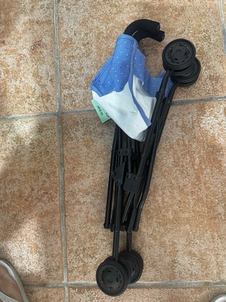 Silla de paseo para muñecas + dos muñecos bebé