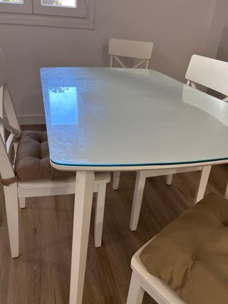 Mesa de comedor y 4 sillas cristal y madera
