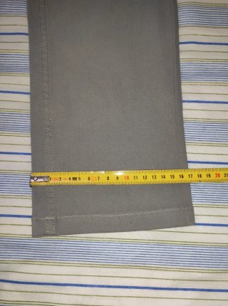 Pantalón chino gris