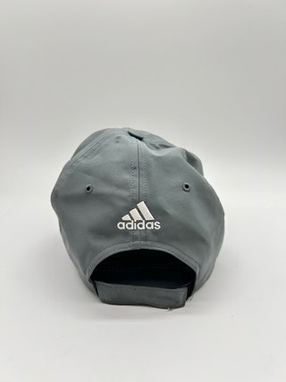 Cappello Adidas Grigio con Logo Ricamato