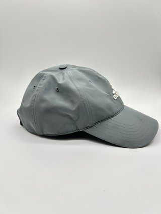 Cappello Adidas Grigio con Logo Ricamato