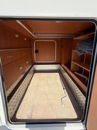 Autocaravana Ilusión garaje para moto, 4 plazas