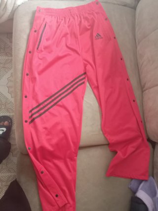 Pantalones Adidas Rojos con Botones Laterales