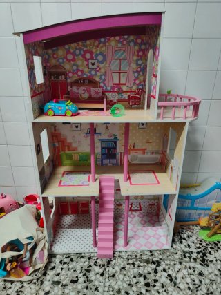 Casa de muñecas de madera