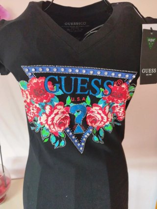 Camiseta Guess Negra Estampado Floral