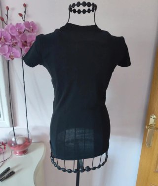 Camiseta Guess Negra Estampado Floral