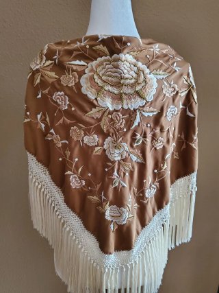 Mantoncillo Flamenco Bordado Pedrería Marrón