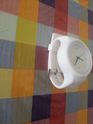 Reloj analógico opoopi nuevo sin estrenar.