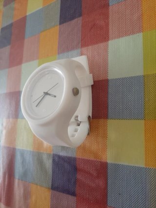 Reloj analógico opoopi nuevo sin estrenar.