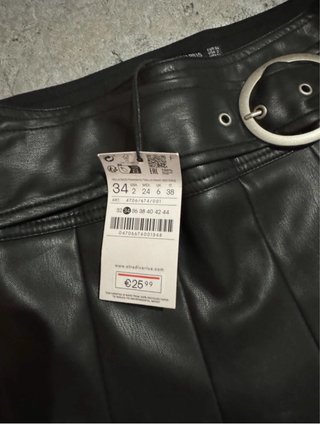 Falda Stradivarius Talla 34 Negra Plisada