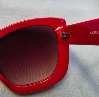 Gafas de sol Zara rojas