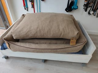 Cama para perro Nayeco beige/marrón