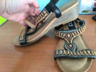 Sandalias Keca verano beige y multicolor