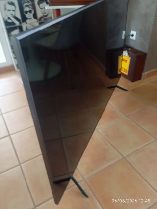 Televisor Negro con Averíade 65 pulgadas