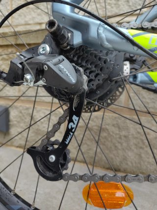 Bicicleta eléctrica montaña Rockrider ST100