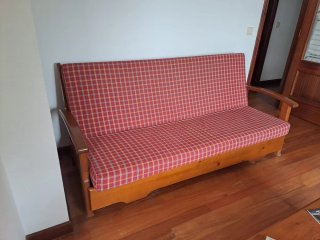 Sofá Cama Madera y Tela Rojo