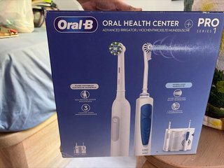 Oral-B Pro Series 1 + OxyJet Water Flosser