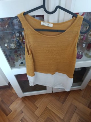 Camiseta Stradivarius amarilla y blanca Talla XS