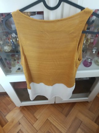 Camiseta Stradivarius amarilla y blanca Talla XS