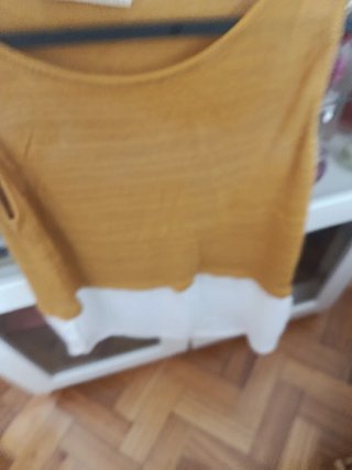 Camiseta Stradivarius amarilla y blanca Talla XS