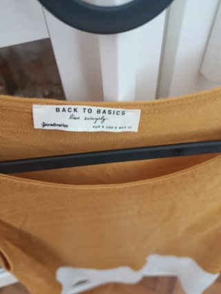 Camiseta Stradivarius amarilla y blanca Talla XS
