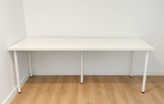 Mesa de ordenador blanca para dos puestos
