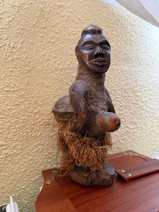 Fetiche africano madera tallada