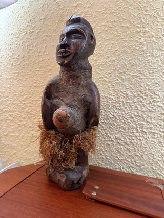 Fetiche africano madera tallada