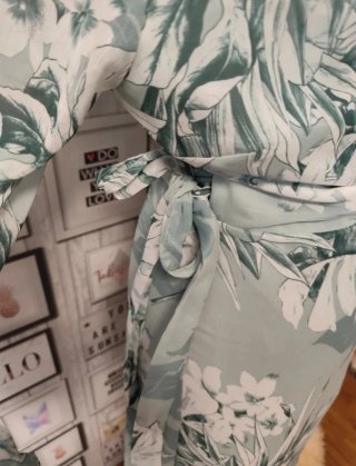 Vestido Guess floral verde y blanco