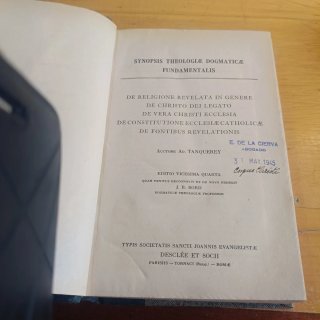 Libro religioso en Latín.
