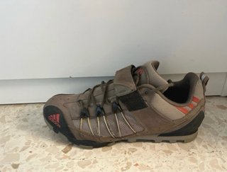 Scarpe Adidas per ciclismo e camminata