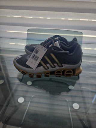 Zapatillas Adidas Grises y Doradas