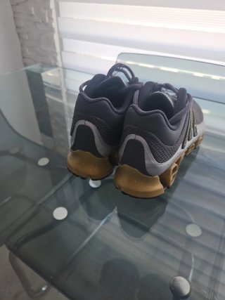 Zapatillas Adidas Grises y Doradas