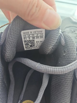 Zapatillas Adidas Grises y Doradas
