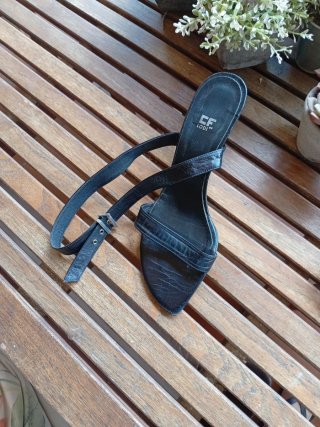 Sandalias cuña piel Lodi negras