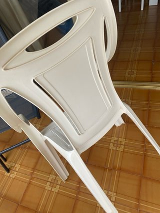 Mesa de terraza de plástico blanca y 6 sillas