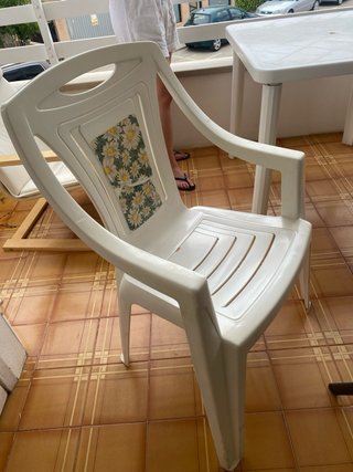 Mesa de terraza de plástico blanca y 6 sillas