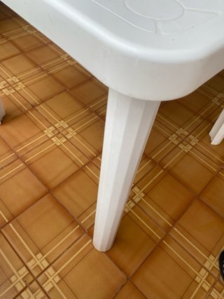 Mesa de terraza de plástico blanca y 6 sillas