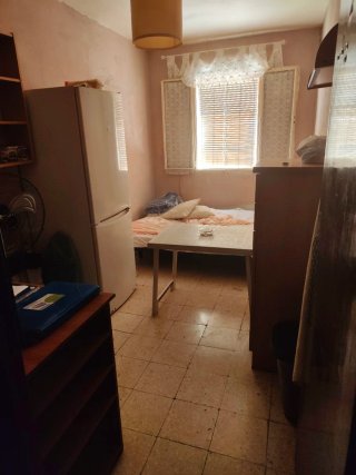Alquiler de habitación a mujer trabajadora