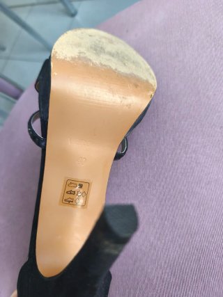 Zapatos de tacón negros para mujer