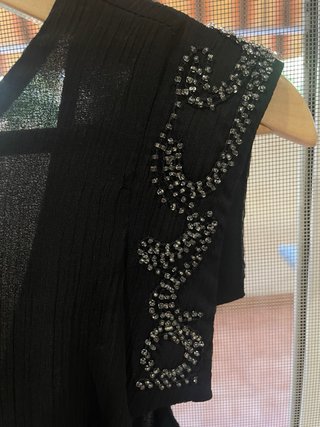 Vestido negro con pedrería